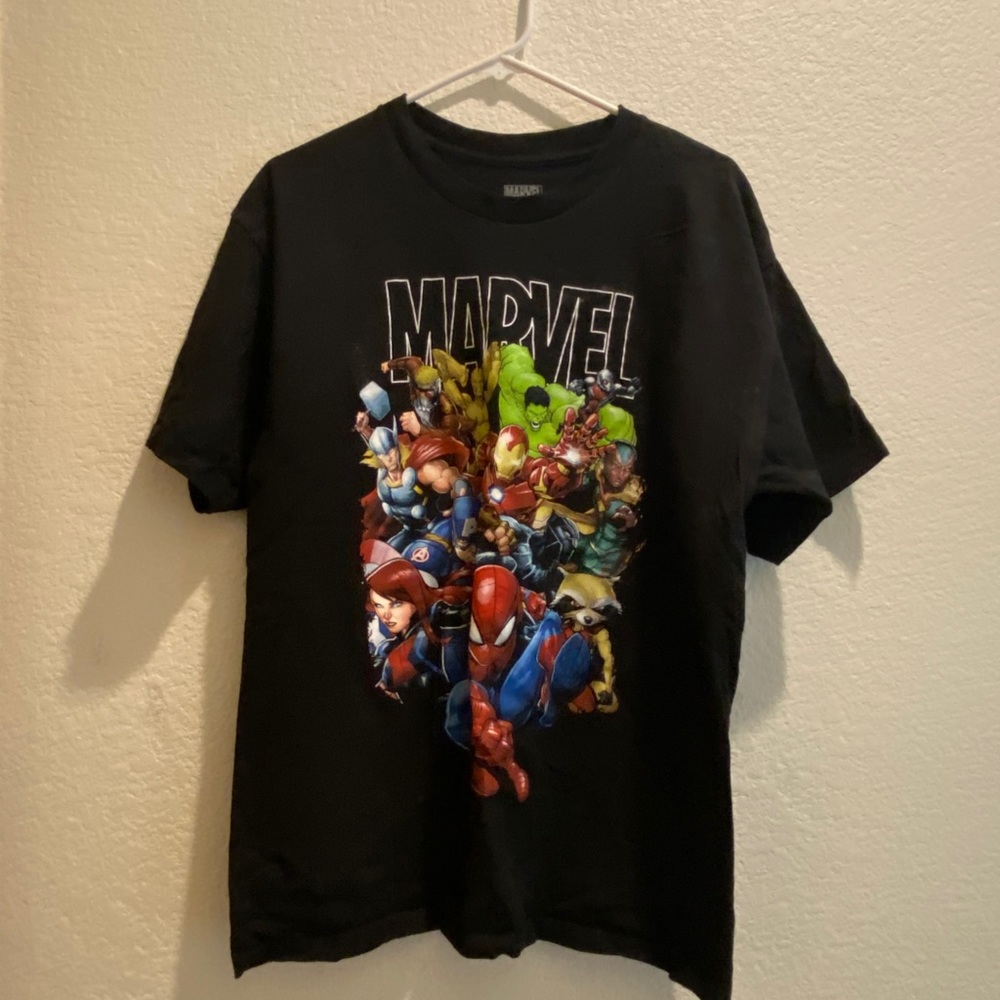 💛3/$15 Men’s Marvel T-shirt